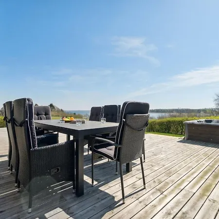 Peetu - 200m To The Fjord By Interhome *